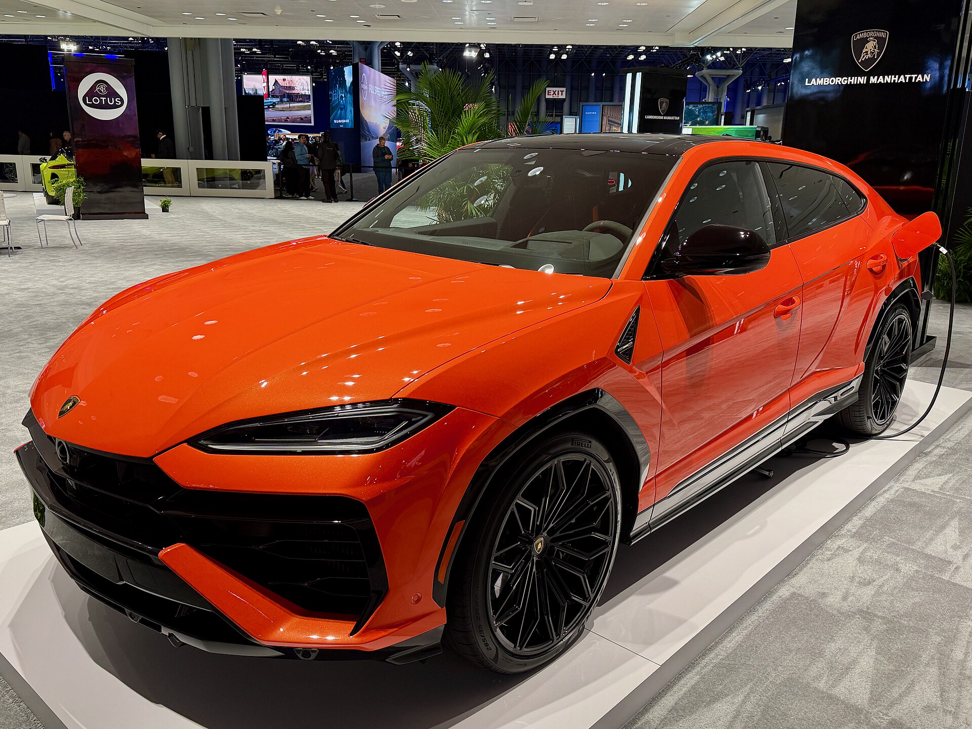 Lamborghini Urus vs Chinese Premium SUVs: Export Buyer Comparison